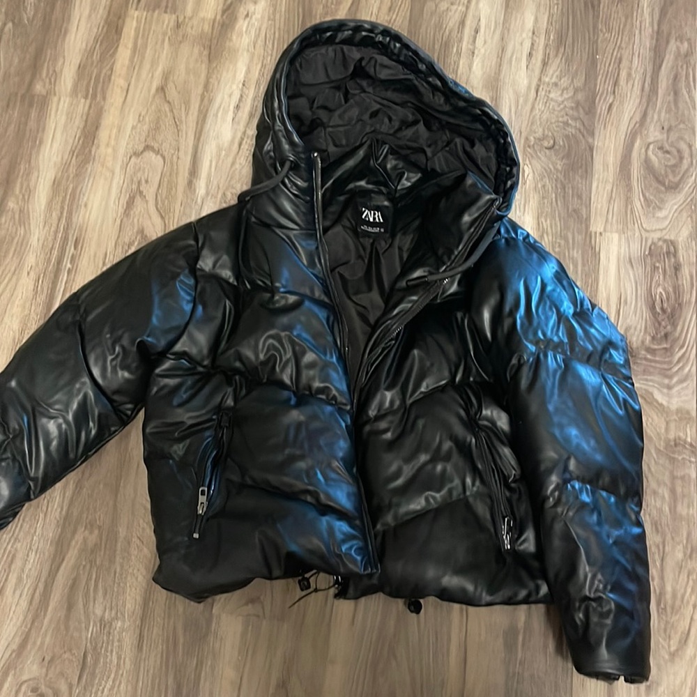 Leather puffer